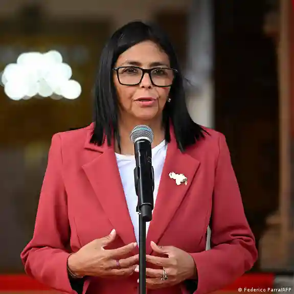 Presidenta encargada de Venezuela llega a Barbados en visita oficial