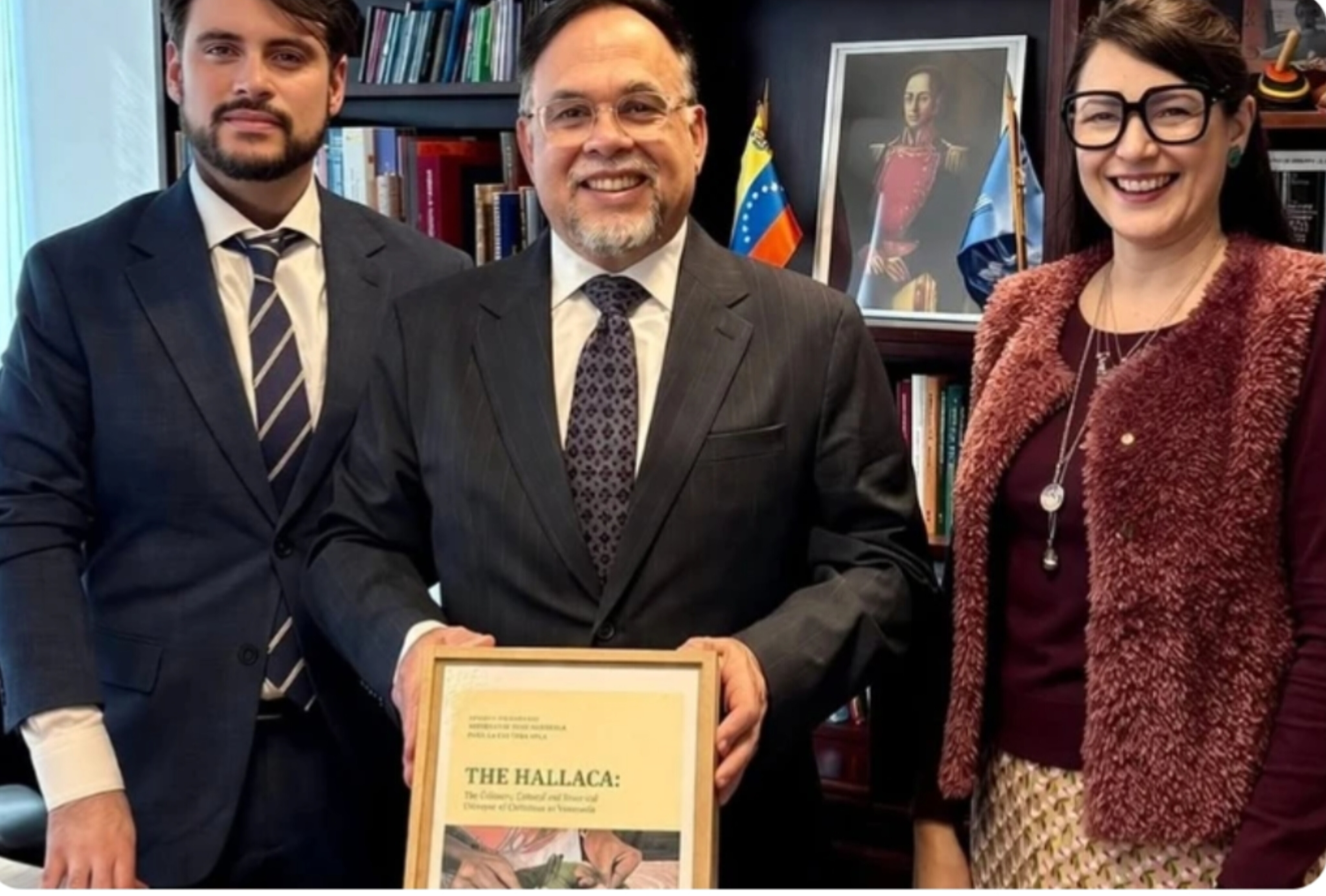 Delegación venezolana ante Unesco recibe expediente de la hallaca para su inscripción como patrimonio