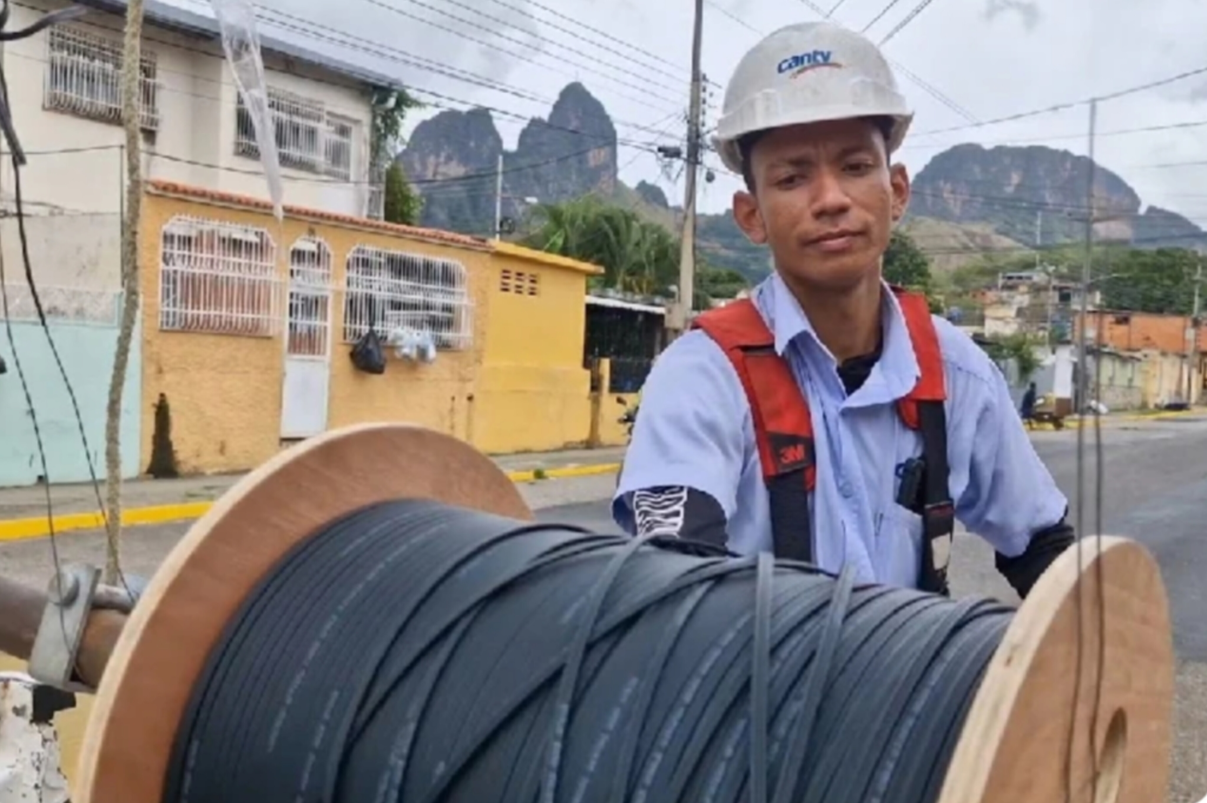 Fibra óptica mejora conectividad de más de 16 mil usuarios en Los llanos 